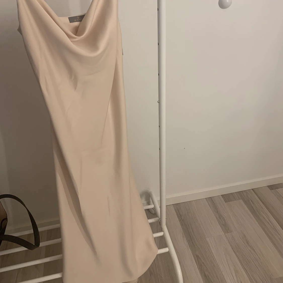 Klänning, material mer åt silkes hållet - 90