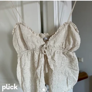 Topp - Fin linnetopp från Zara strl L, passar mindre pga den är stretchig. (Lånad bild från FD) 