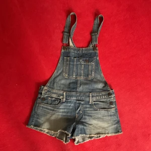 Abercrombie short overall - This short overall is perfect for summer. Material is like the jeans which I find really cool. Can be styled in many different ways depending on your mood or vibe. 