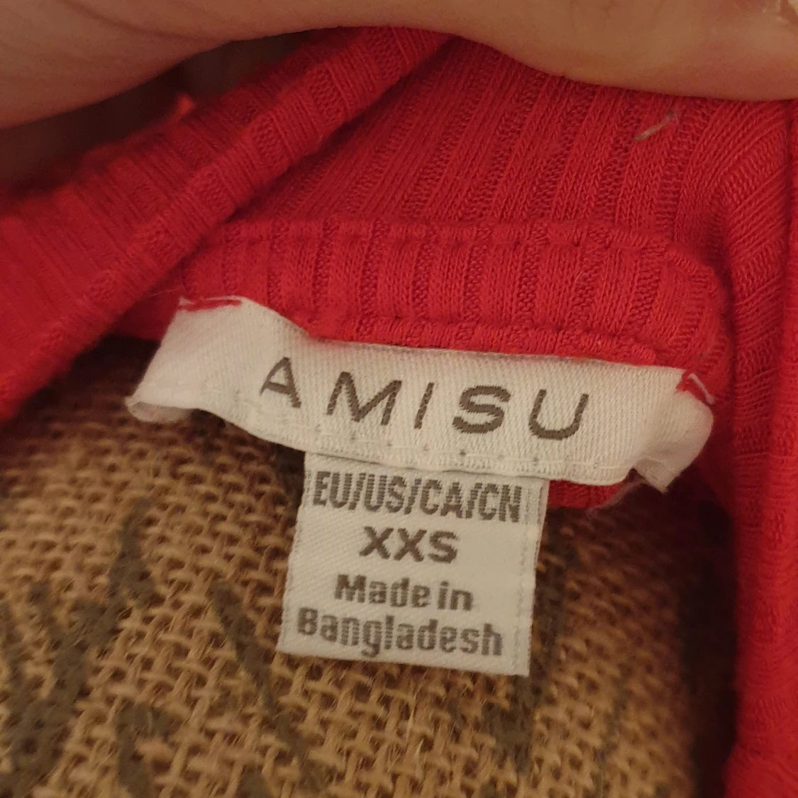 Ett rött skönt linne/tröja  - 91