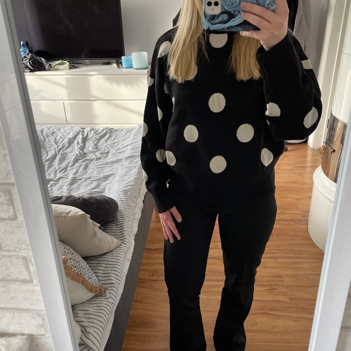 Prickig tröja🤍🖤 - 90