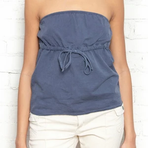 Blå topp - Säljer min fina blå topp från brandy mellvile med knytning. Storleken är S/M