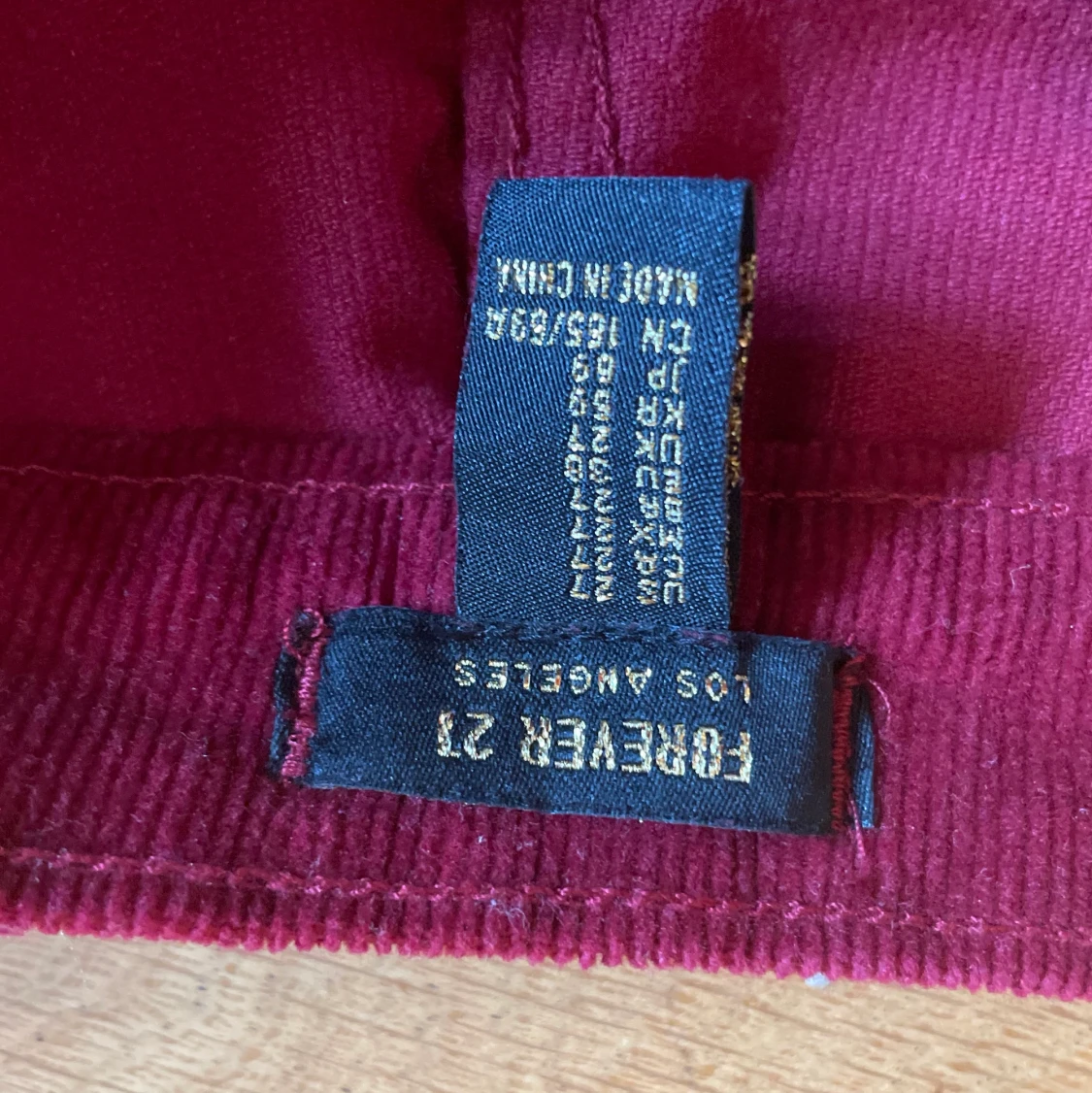 röda byxor från forever 21 - 90