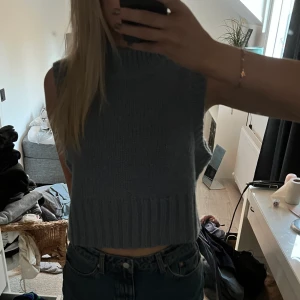 Väst - Stickad väst, prislapp kvar