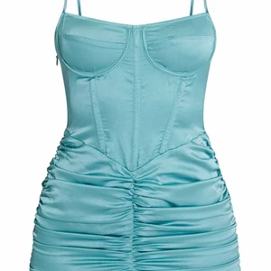 Klänning från 🇬🇧 - För liten/tajt annars jättefin. Storlek 4