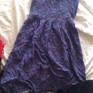 Hollister klänning - En jätte fin hollister klänning bra skick storlek xs. Haft ganska länge så kommer inte ihåg priset men tänker på att ha en budgivning. Skulle tänka mig att den kostar runt 100-400kr ny pris men kan starta budgivning. Skriv för mer bilder privat❤️