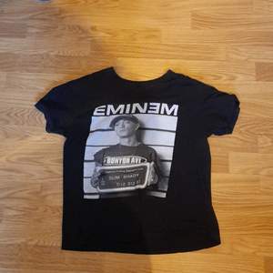 Eminem tröja i storlek M den är ganska baggy