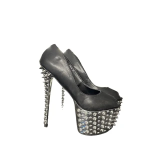 Klackskor stl 37 - Använd någon enstaka gång, klacken som ny. Jätte snygga klackskor i stl 37