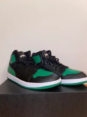 Jordan acces - Säljer dessa Jordan access. Skick, helt nya.  Köpta i USA till min bror, men var fel storlek. Kvitto finns.