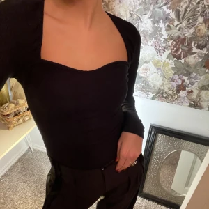 Body - Så fin body från MISSGUIDED tall-kollektion  Knappt använd storlek 36💕💕💕
