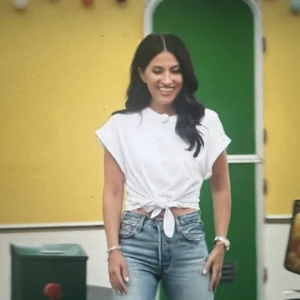 Vit T-shirt zara - SÖKER denna fina T-shirten från zara, hör av er om ni har denna! 🙏🏼🙏🏼🙏🏼