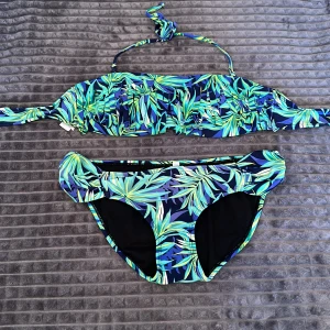 Bikini - Skitsnygg biki som är i mycket bra skick :) 