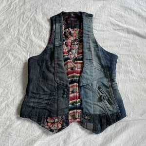 Unik väst - Unik och cool jeansväst från desigual