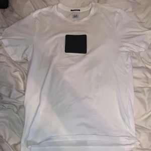 Cp Company T-shirt Herr  - Fin T-Shirt från Cp Company, använd ett fåtal gånger, väldigt fint skick, frakt ingår ej, nypris 1000