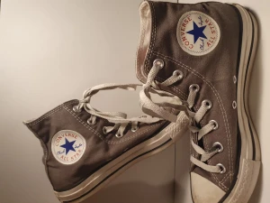 Converse all star, highs - Hi! Available at kungsholmen, shipping can be discussed  condition: fair size: UK: 5, EUR: 37.5, CM: 24 price: 300kr extra: has some stains at the bottom of the shoe
