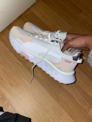 Puma Sneakers  - Puma sneakers (EU Storlek 39) bekväma  sneakers ochr i god skick! Använt väldigt få gånger. 