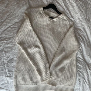 Tröja - Säljer en snygg tröja från Brothers då den inte kommer till användning😁 Tröjan är i väldigt bra skick då den är sparsamt använd! Storlek M Nypris 599 Mitt pris 399