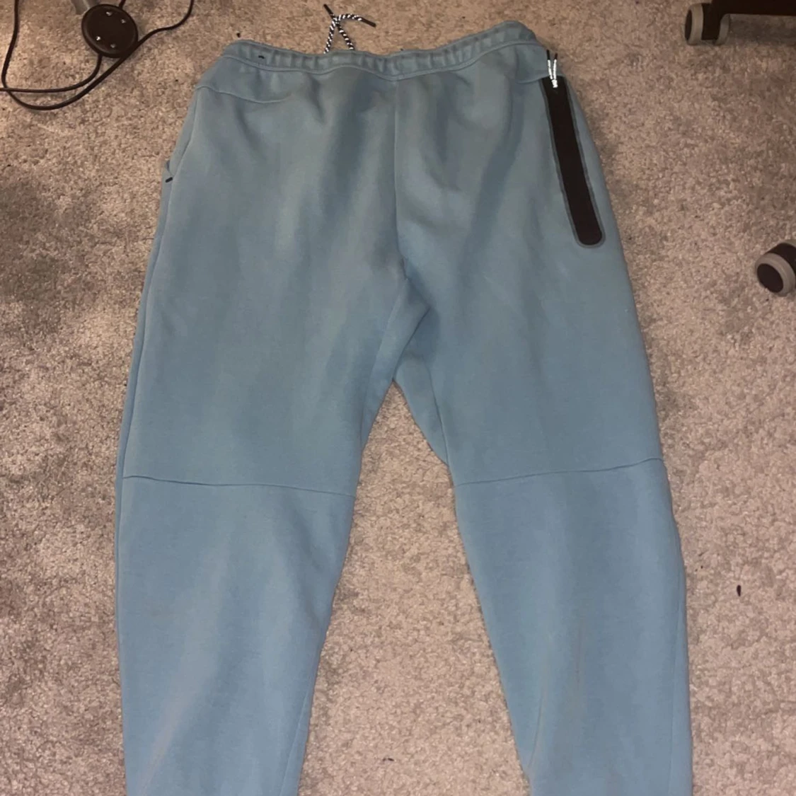 Ljus blå Nike tech byxor - 90