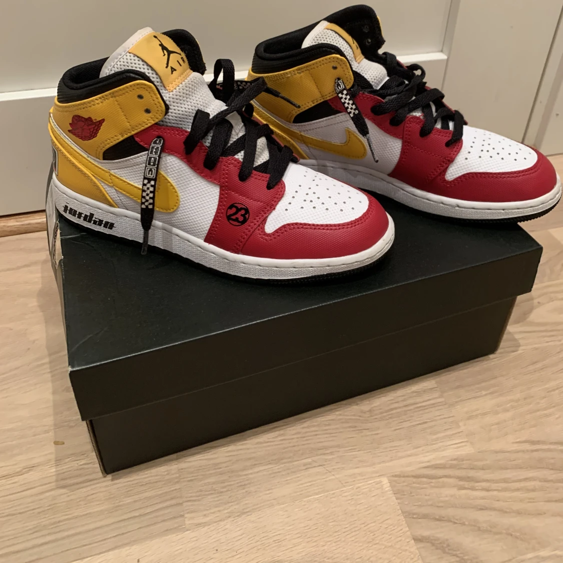 Air Jordan 1 Mid SE Motorsports