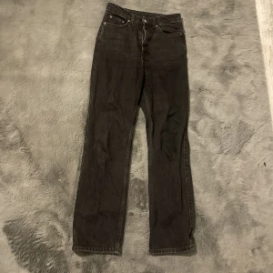 Svarta jeans - Svarta jeans från weekday.