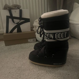 Moon Boots - Intressekoll på mina svarta super fina moon boots, så snygga och bekväma💕💕