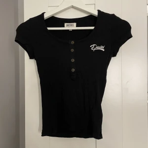 T-shirt - T-shirt från diesel i storlek xs💗