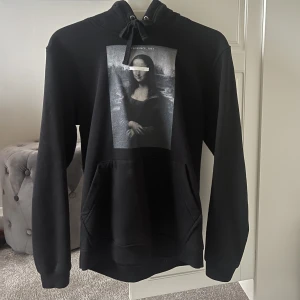 The cool elephant hoodie - The cool elephant ”Blinded art” hoodie i bra skick! Nypris 600, mitt pris 100 + frakt💞hör av er vid frågor.