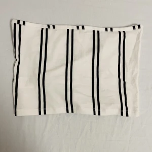 Ny Topp från Monki - Ny, Oanvänd Topp från Monki. Storlek M. Nypris: 99kr   Skriv gärna vid fler frågor :)