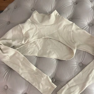 Ärmar zara - Ribbade ärmar från zara i storlek XS-S. Som ny!! Köparen står för frakt