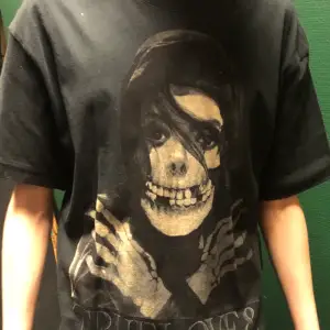 Det här är TLFI’s Michael Jackson X Misfits T-Shirt. Den är hel och har kvar taggen. Buda på bara