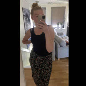 ✨✨ - Jätte fin lång kjol från Lindex i storlek M😊