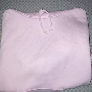 En rosa Bikbok hoodie i storlek S. 