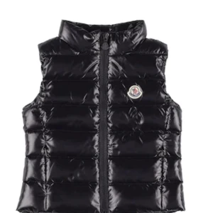 ❗️SÖKER❗️ - Hej! Söker en moncler jacka! I storlek xs men det funkar med S Hör av er i fall ni har det jag söker!❗️🔆