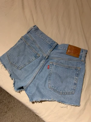 Levis shorts - Nya Levis shorts, använda Max 2 gånger. Säljer då dom är för små.