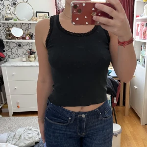 Svart spetslinne  - Svart spetslinne från brandy som jag köpte i london innan jul. Aldrig använd med prislapp kvar 