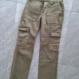Gröna cargobyxor - Endast provade 