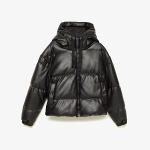 Jacka - Säljer nu min as snygga vinter jacka då jag har en liknande, den har så snygg passform verkligen! Skulle säga att del passar XS-S💗 Pris kan diskuteras vid snabb affär💗