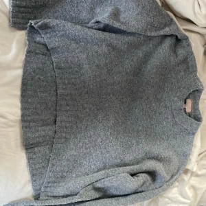 Stickad tröja - Storlek s Frakt 70kr 