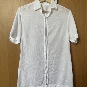 Massimo Dutti skjorta - Säljer min Massimo Dutti linneskjorta. Stl S