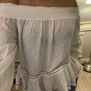 Off shoulder topp - Helt oanvänd i storlek xs, lappen sitter kvar. 