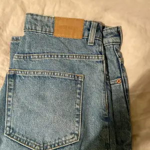 Knappt använda jeans från weekday modell lash. 100kr + frakt