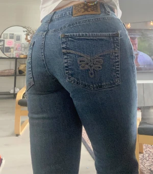 Lågmidjade jeans  - Skitsnygga vintage jeans från Ellos. Lågmidjade och supersköna!! Töjbara så passar både xs och s. 