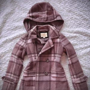 Vår/höst Jacka  - Ljus rosa 😍 Knappt använd 👍🏼 Från husdjur fri och rökfritt hem💔 