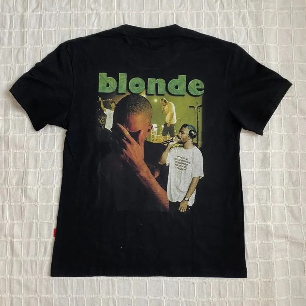 Frank Ocean ”Blonde” t-shirt i strl. S. Trycket sitter på ryggen. T-shirts.