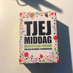 En tjej spel som är perfekt till fester och tjejkvällar. 160 frågor och alla medföljer. 