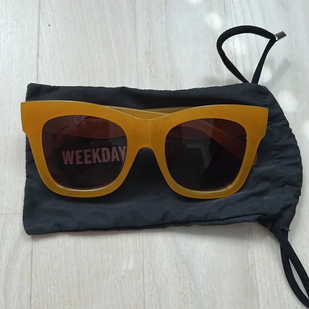 Gula solglasögon från Weekday. Aldrig använda🙌🙌. Övrigt.
