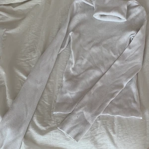 Vit polo från h&m strl Xs - Tröja från h&m använd 2 ggr fint sick