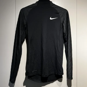 Nike träningströja - En skön träningströja från Nike  Sparsamt använt  Köpare står för frakt 