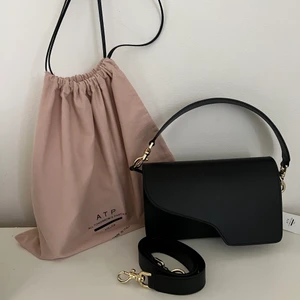 ATP ATELIER väska (svart)  - Helt ny och oanvänd atelier väska,  (Ord pris: 4200) ny pris: 3500 😋 först till kvarn🌸