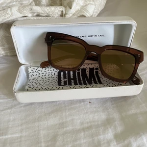 CHIMI GLASÖGON🤎 - Säljer mina jätte snygga chimi glasögon då dom ej kommer till använd då jag har ett par liknade, (köparen står för frakten)🤍